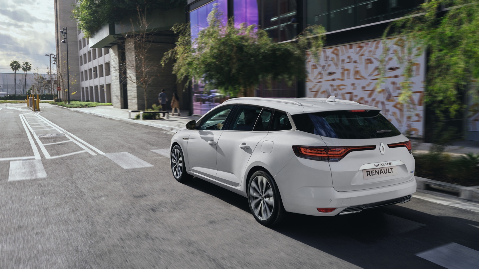 renault-megane-estate4-phev-ph2-010_5 (1)